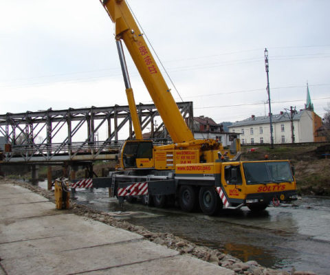 Dźwig powoli kończy swoją pracę