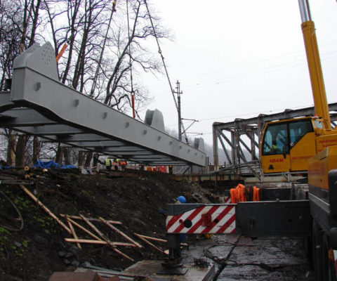 Rozpoczynamy montaż konstrukcji mostu