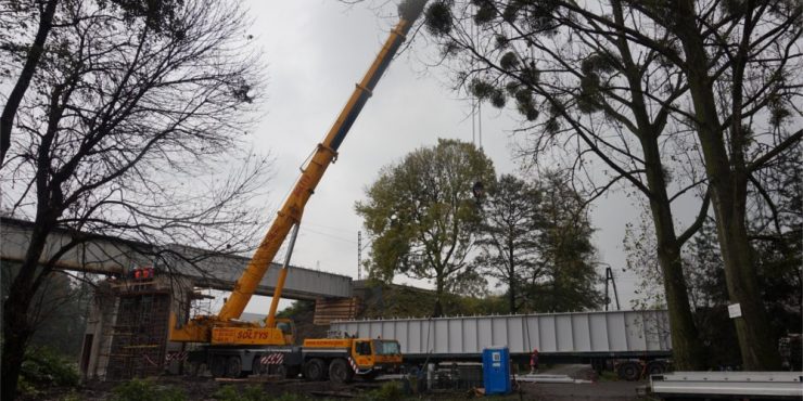 Montaż mostu w Warszowicach.