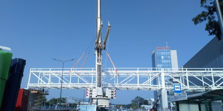Montaż kratownicy przez żurawie na wynajem Sołtys w Łodzi