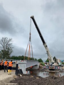 Usługa montażu mostu na terenie Lubaczowa zrealizowana przez dźwigi firmy Sołtys sp.z o. o.