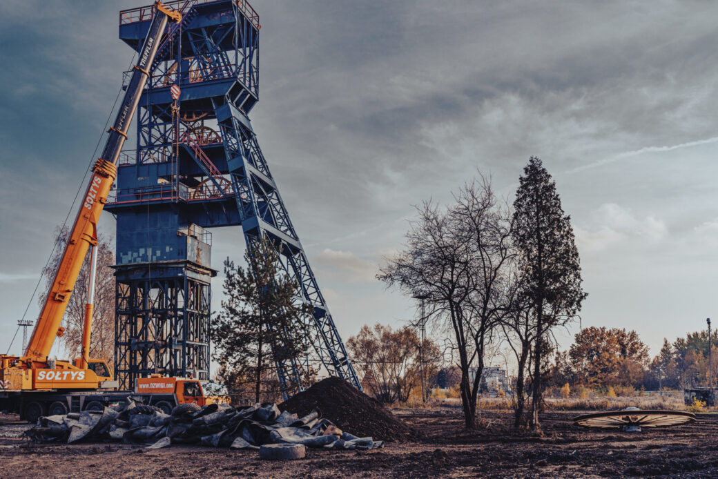 Demontaż szybu kopalnianego w Piekarach Śląskich - zdjęcia z akcji. Grudzień 2022