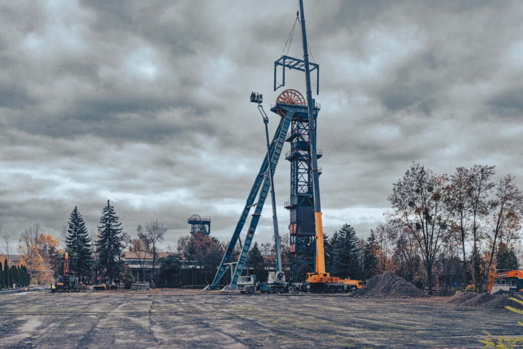 Demontaż szybu kopalnianego w Piekarach Śląskich - zdjęcia z akcji. Grudzień 2022