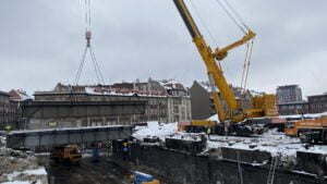 Bytom - zdjęcia z akcji demontażu 10 wiaduktów kolejowych, które miało miejsce w styczniu 2023 roku. Na zdjęciach żurawie firmy Sołtys z Tychów - lidera usług dźwigowych na Śląsku.