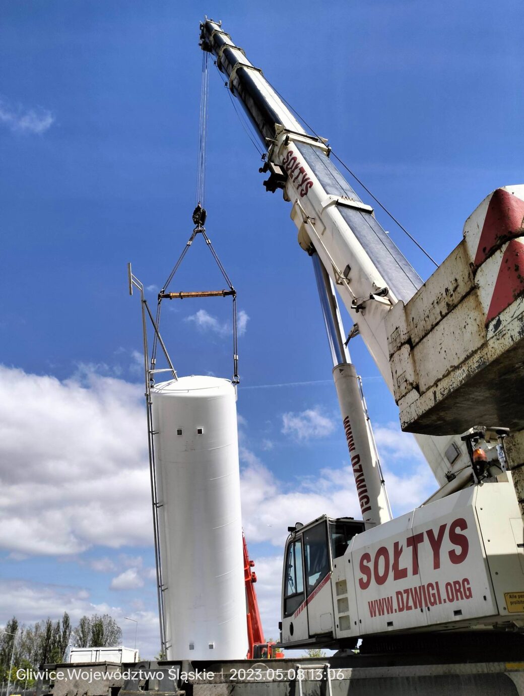 monrujemy zbiornik w gliwidach, w akcji żurawie - Demag AC 350-1 i Faun ATF60-4