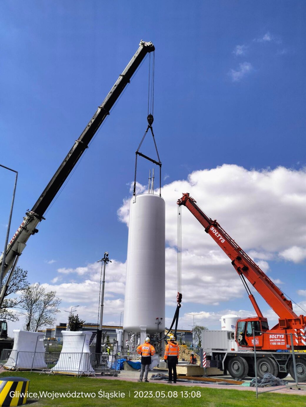 monrujemy zbiornik w gliwidach, w akcji żurawie - Demag AC 350-1 i Faun ATF60-4