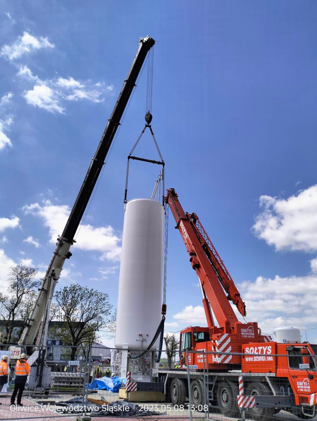 monrujemy zbiornik w gliwidach, w akcji żurawie - Demag AC 350-1 i Faun ATF60-4