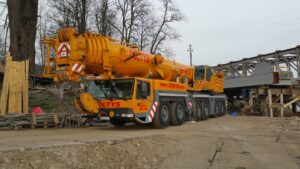 Żuraw Liebherr LTM 1250 o udźwigu 250 ton na wynajem w całej Polsce. Najlepszy w swojej klasie.