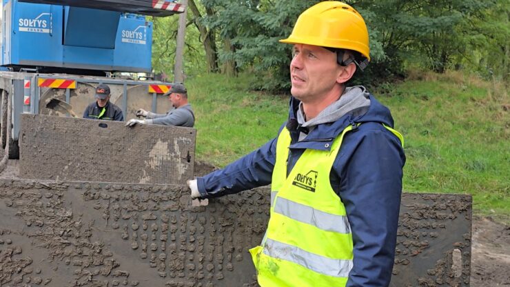 Tychy - realizacja megrez, prace w blocie, dzwig 90 ton liebherr